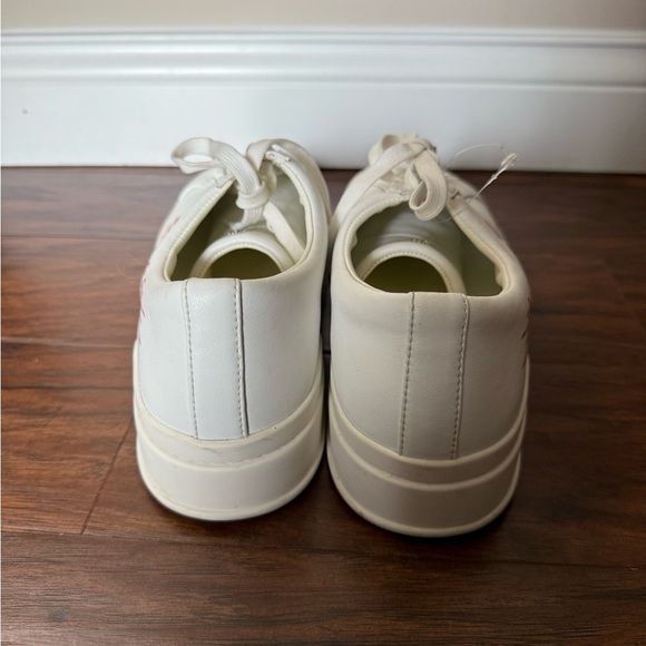 Stuart Weitzman Low Too Heart Men’s White leather Sneakers-Size 12 - Picture 3 of 14